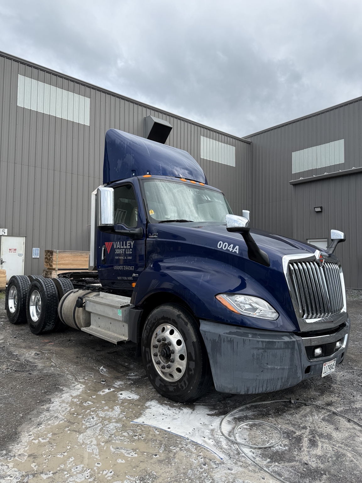 Commercial truck exterior cleaning